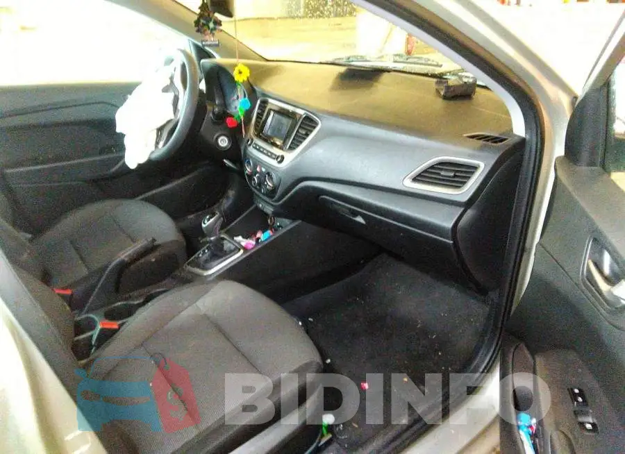3KPC24A31KE046793 Photo# 5