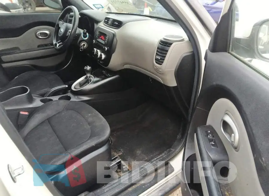 KNDJN2A20F7161952 Photo# 5