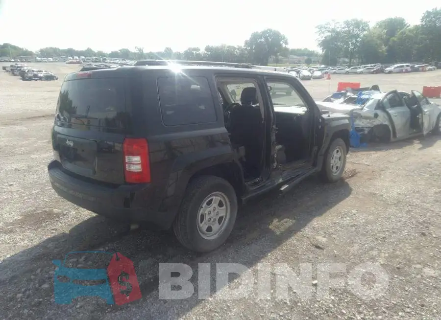 1C4NJPBB7GD656192 Photo# 4