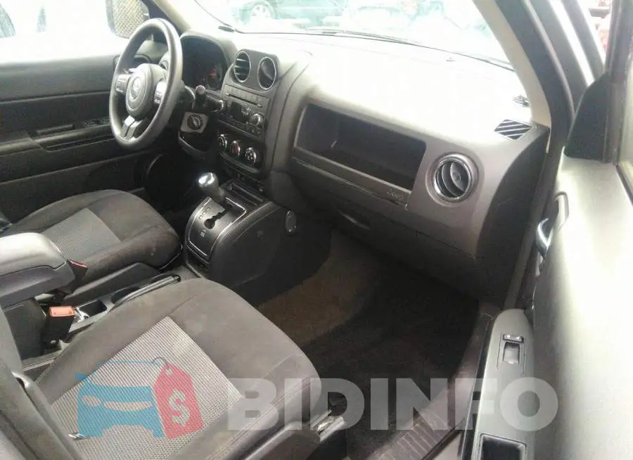 1C4NJRBB8GD753381 Photo# 5