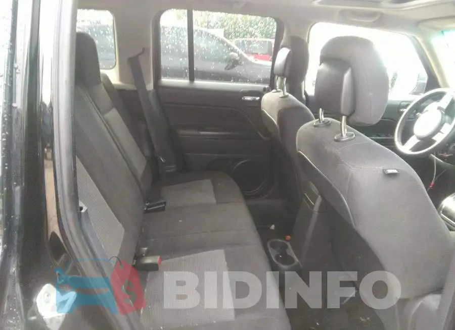 1C4NJRFB3ED629784 Photo# 8