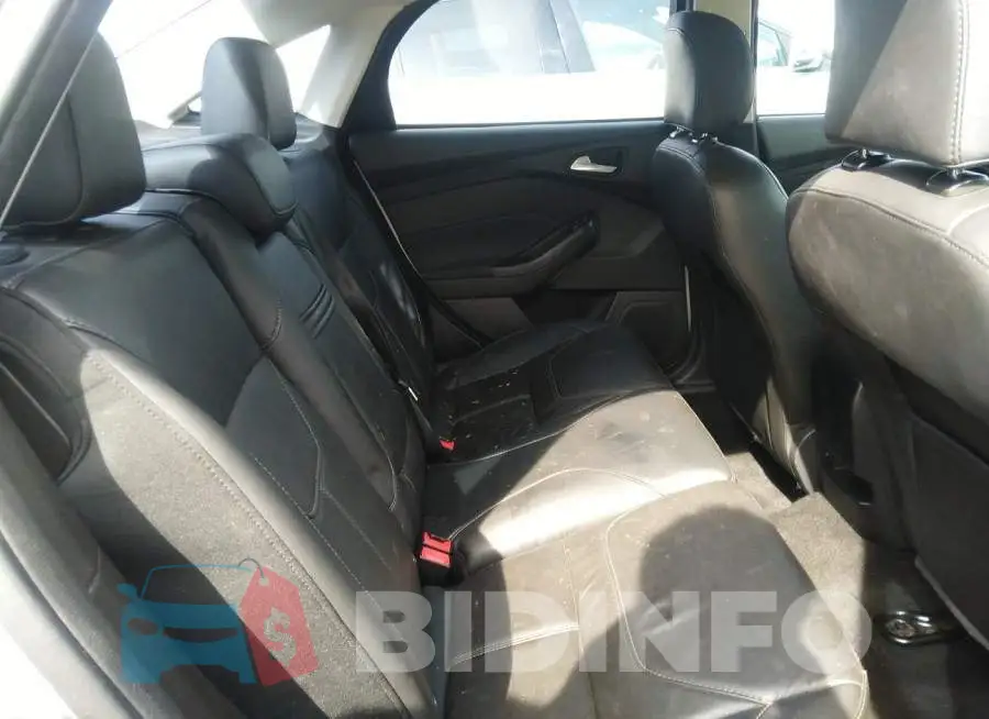 1FADP3F21GL374266 Photo# 8