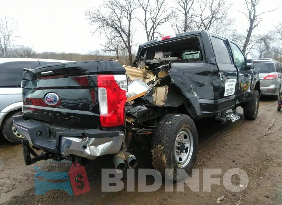 1FT7W2BT2JED01227 Photo# 4