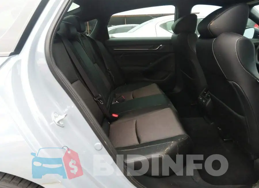 1HGCV2F37NA018073 Photo# 8