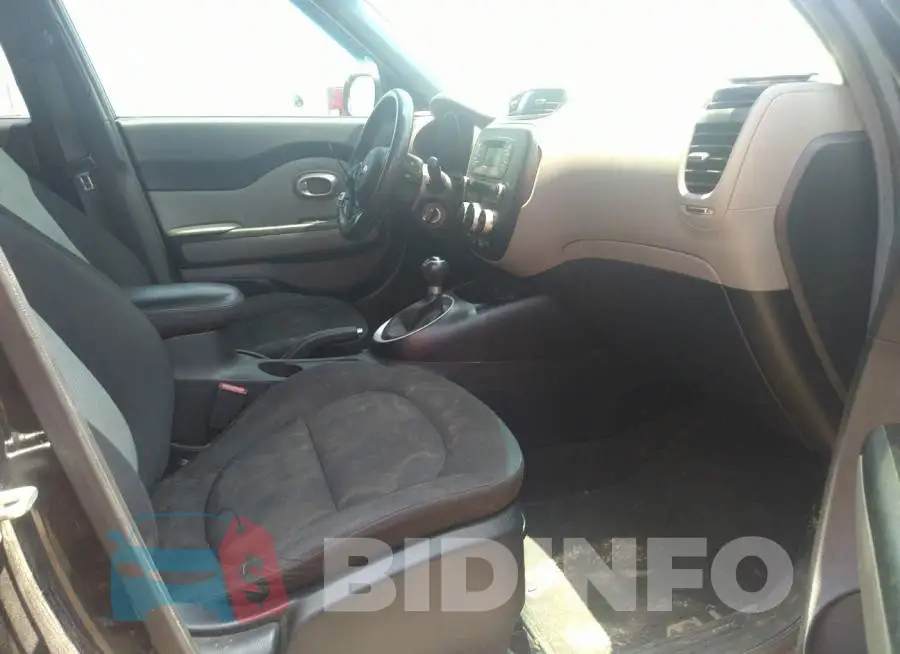 KNDJN2A28F7112871 Photo# 5