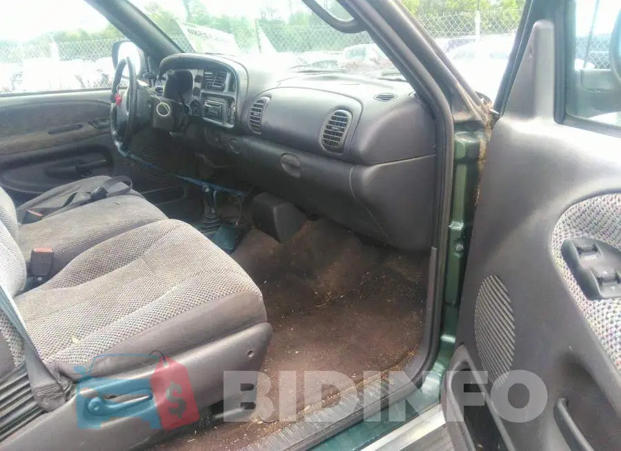 3B7HF13Z5WG139546 Photo# 5