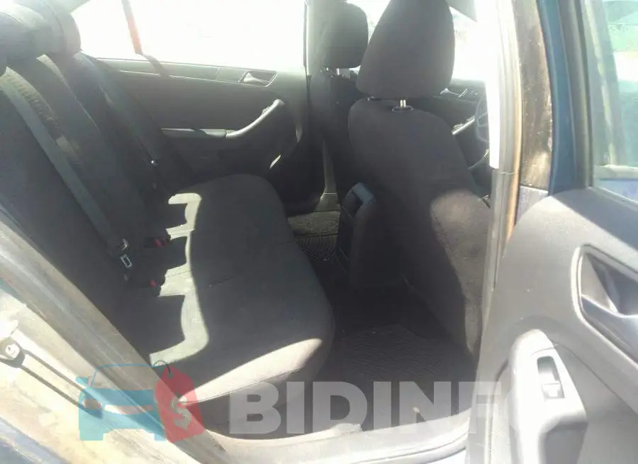 3VW267AJ0GM387029 Photo# 8