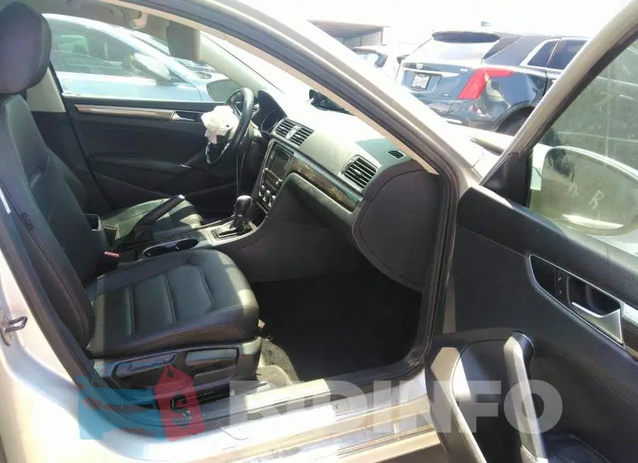 1VWBS7A32GC051753 Photo# 5