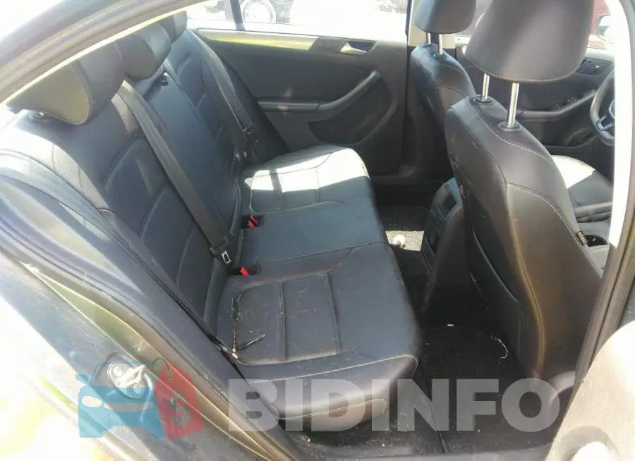 3VWDB7AJ7JM201692 Photo# 8