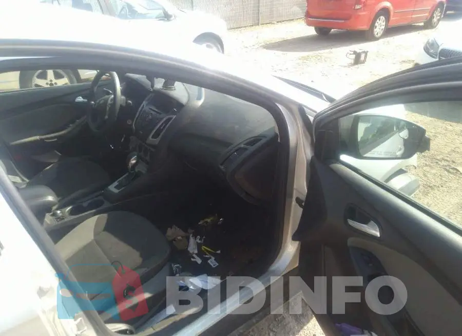 1FADP3F2XEL405477 Photo# 5
