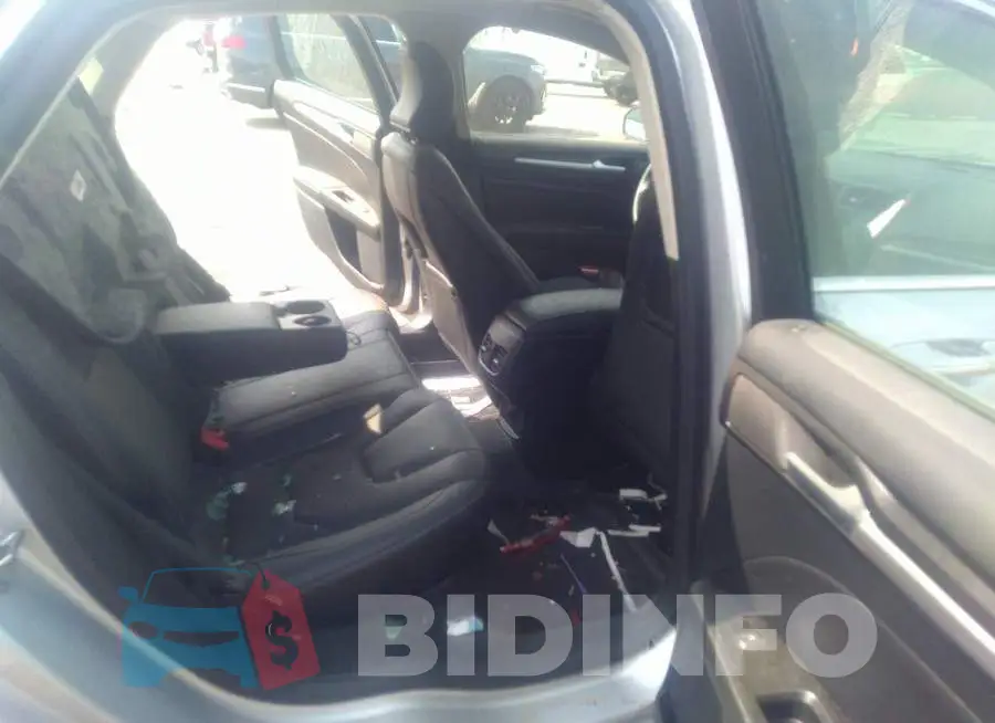 3FA6P0RUXKR117833 Photo# 8