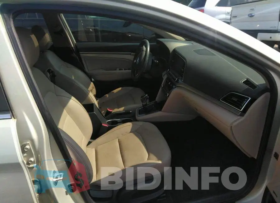 5NPD84LF9JH257356 Photo# 5