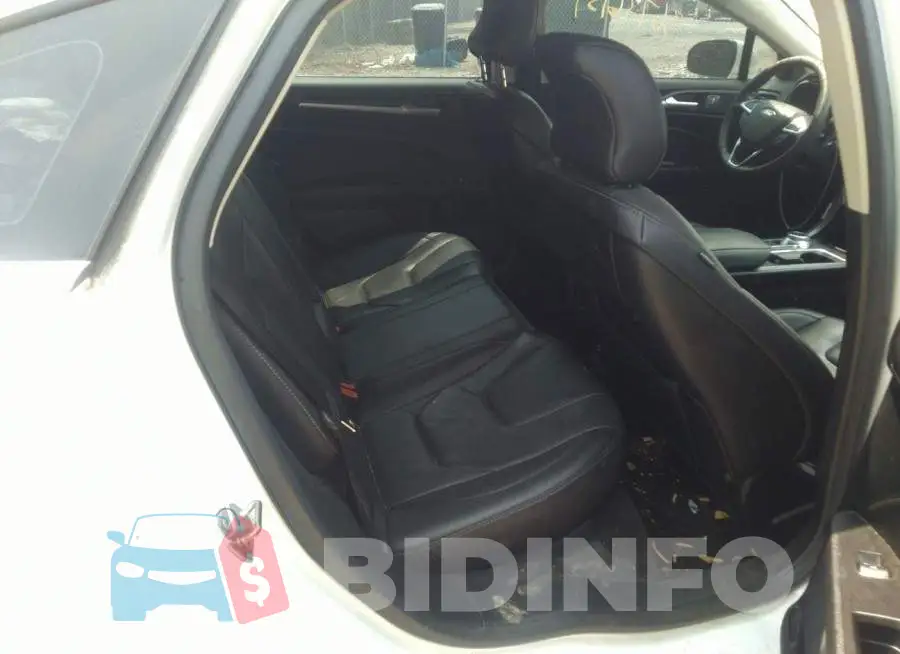 3FA6P0SU2HR209893 Photo# 8