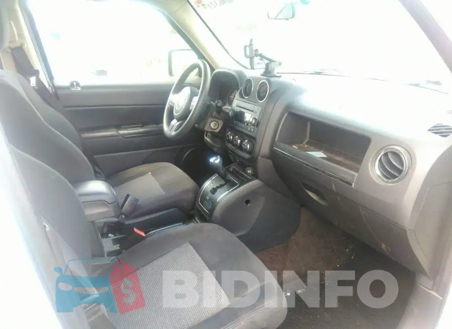 1C4NJPBB0FD366889 Photo# 5