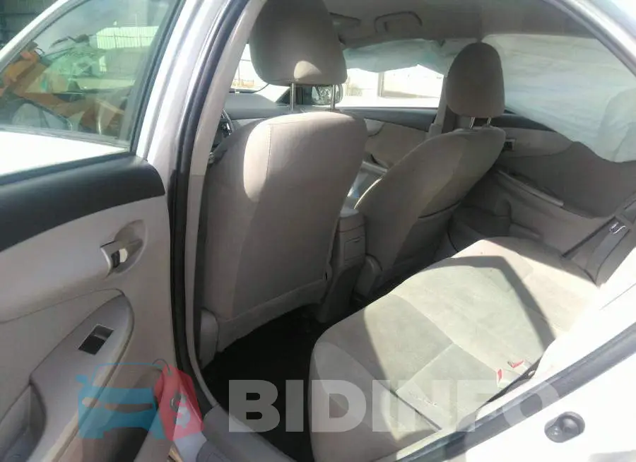 2T1BU4EEXDC978543 Photo# 8