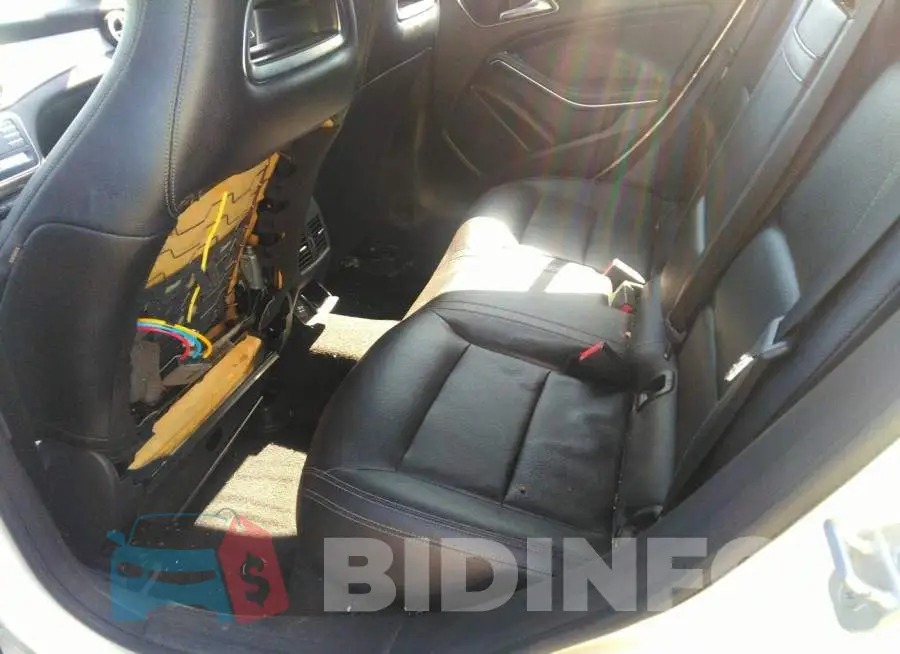 WDDSJ4EB5JN563627 Photo# 8