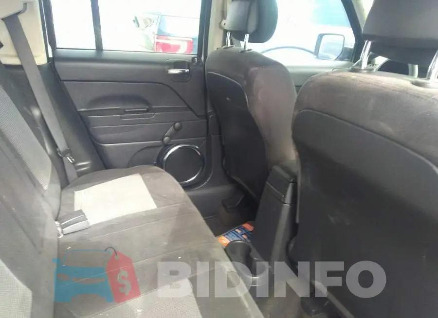 1C4NJPBB3HD203639 Photo# 8