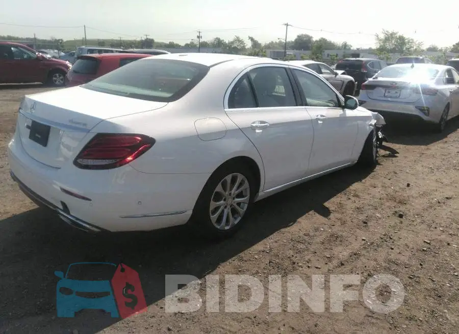 WDDZF4KB9HA113372 Photo# 4