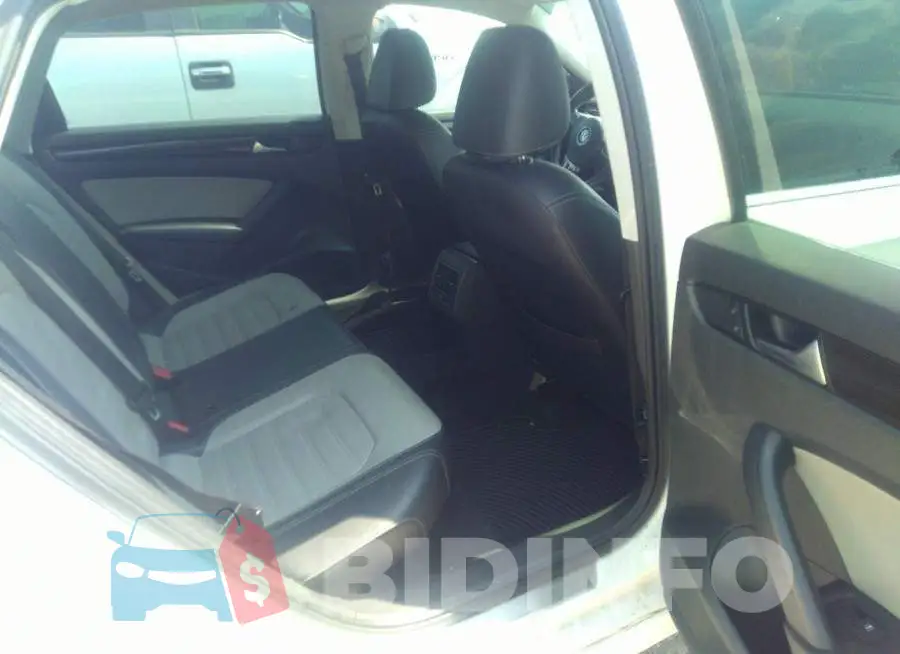 1VWBS7A38FC054753 Photo# 8