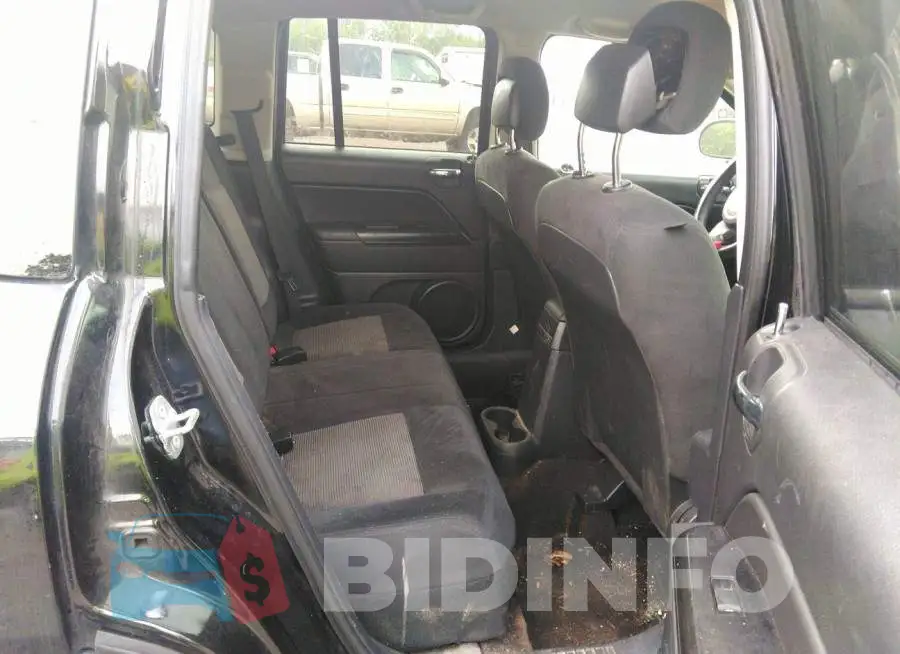 1C4NJCBAXED844539 Photo# 8