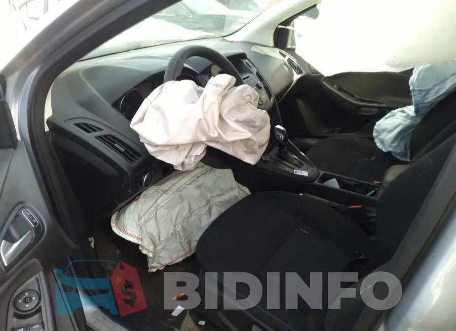 1FADP3F26GL274521 Photo# 5