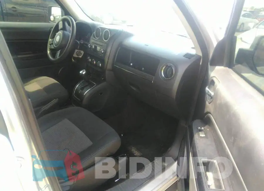 1C4NJPBB3DD210861 Photo# 5