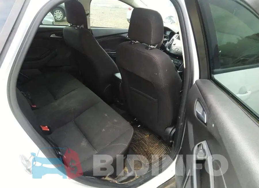 1FADP3F20JL302272 Photo# 8