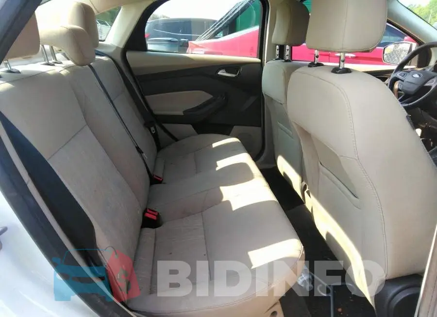 1FADP3F22GL365270 Photo# 8
