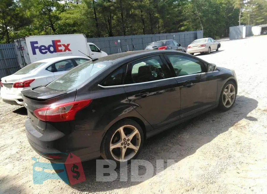 1FADP3J2XDL294046 Photo# 4
