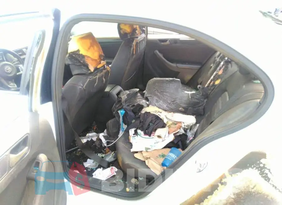 3VW4T7AJ0HM235321 Photo# 5