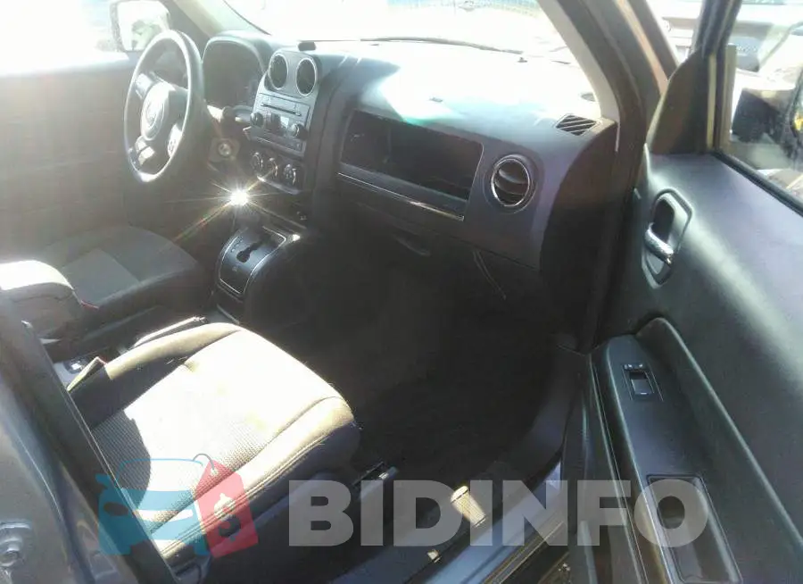 1C4NJRBB9GD781447 Photo# 5