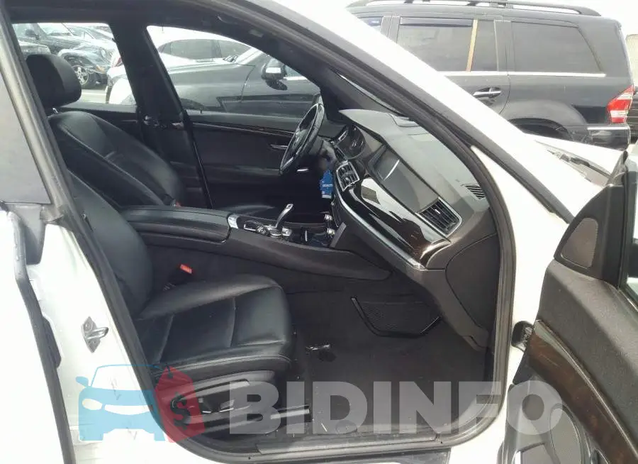 WBA5M2C56FGH99120 Photo# 5