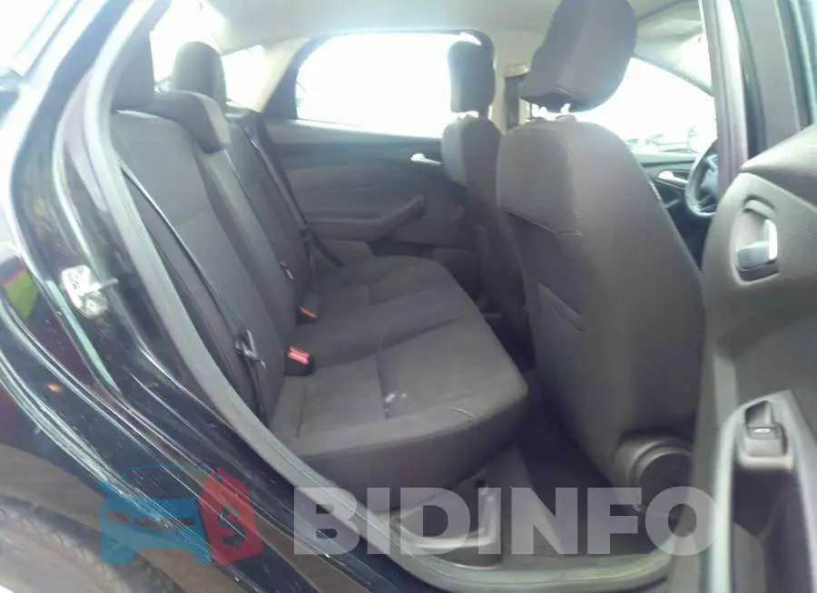 1FADP3F20GL277026 Photo# 8