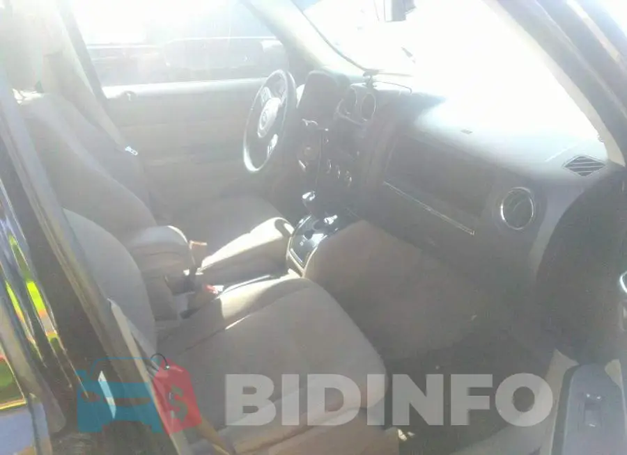 1C4NJPFB9FD122409 Photo# 5