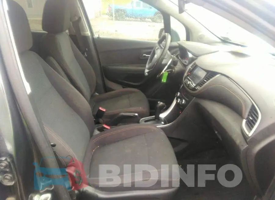 3GNCJNSB7LL111925 Photo# 5