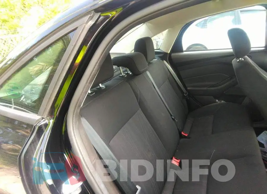 1FADP3F20JL324174 Photo# 8