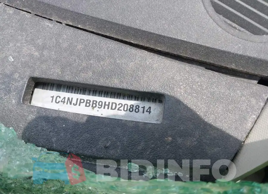 1C4NJPBB9HD208814 Photo# 9