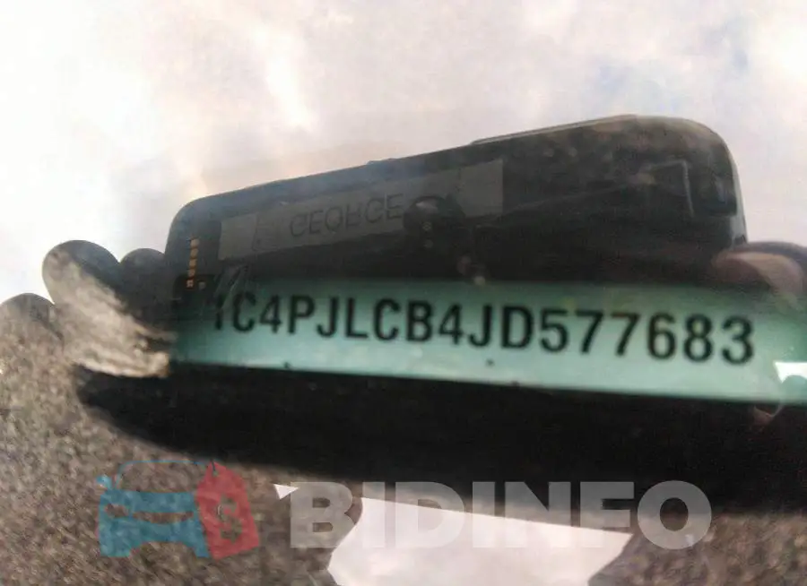 1C4PJLCB4JD577683 Photo# 9