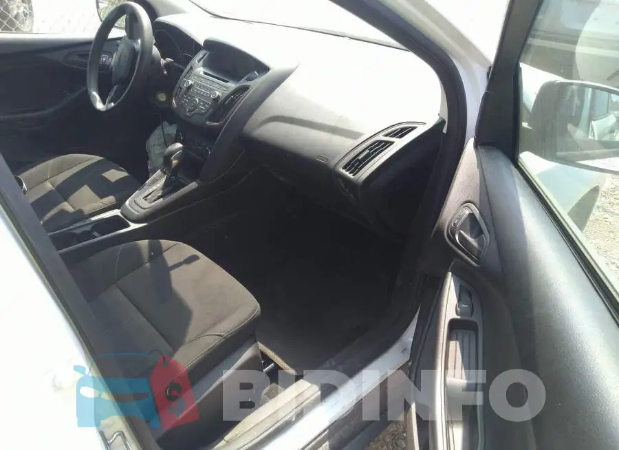 1FADP3E2XHL275948 Photo# 5