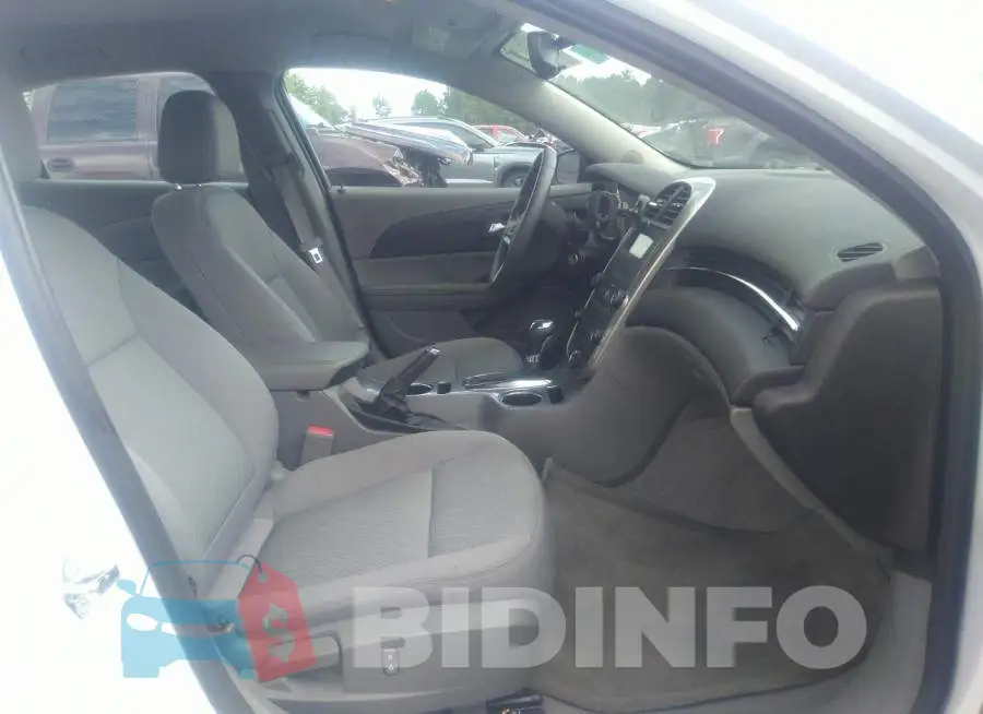 1G11B5SLXFF308634 Photo# 5