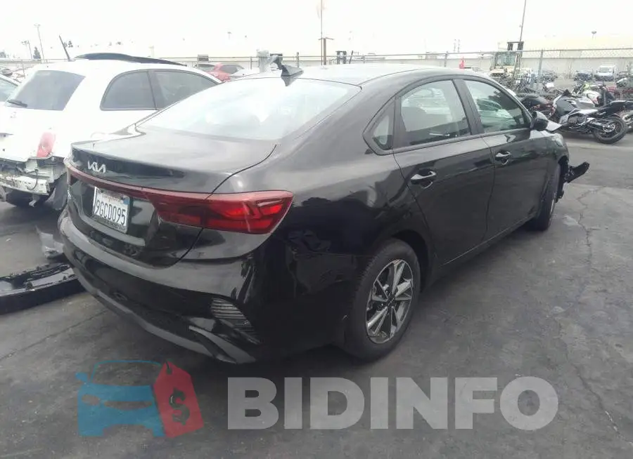 3KPF24AD3PE625636 Photo# 4