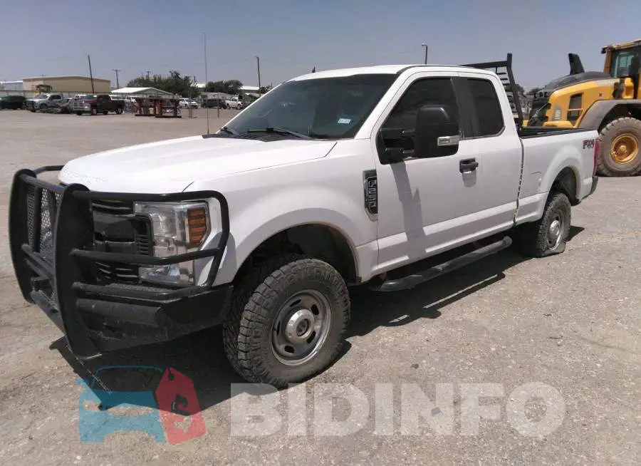 1FT7X2B65KEC81757 Photo# 2