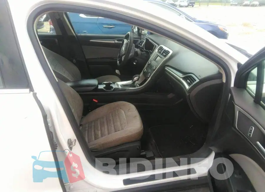 3FA6P0UU3GR402436 Photo# 5
