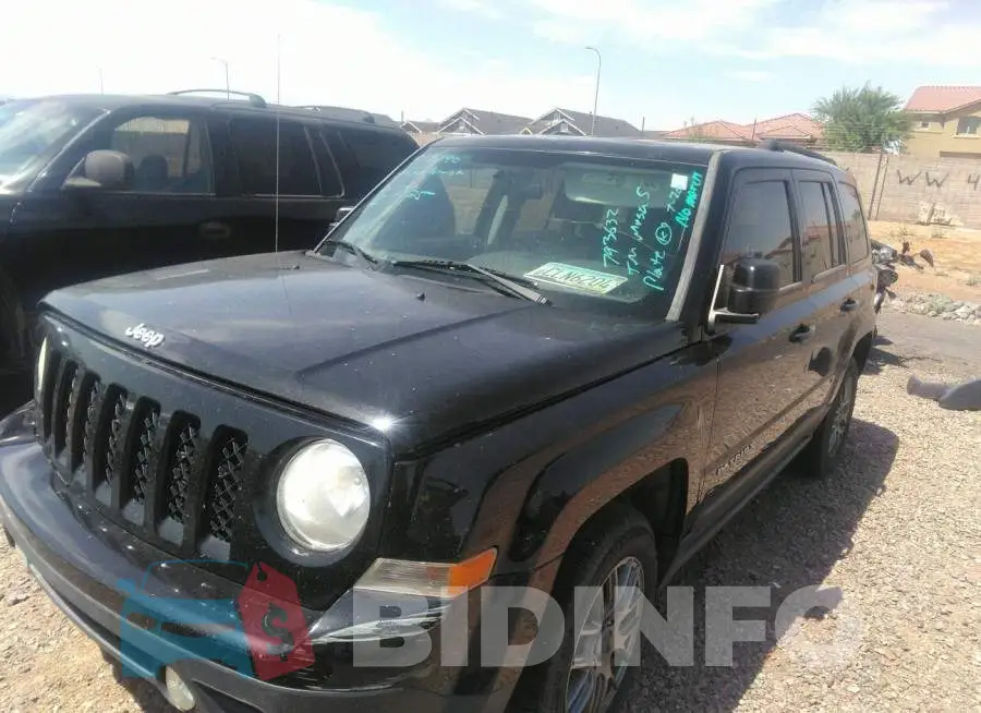 1C4NJPBB7ED793632 Photo# 2