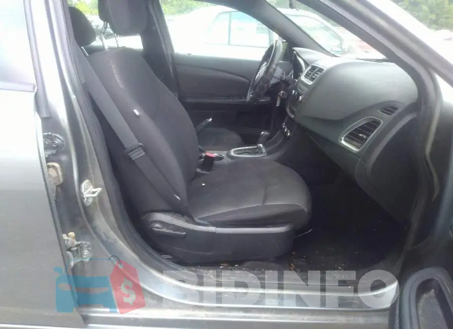 1C3CDZAB8DN630481 Photo# 5