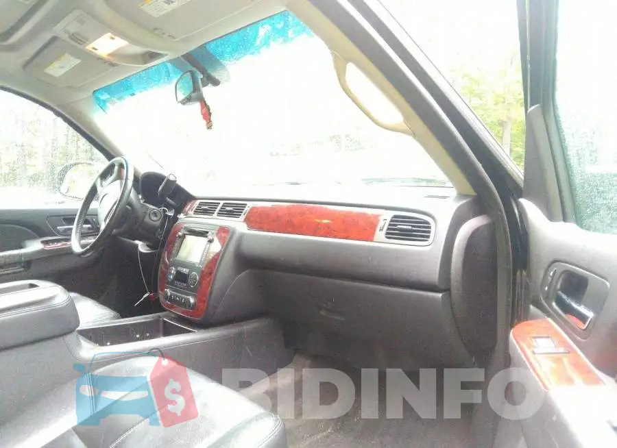 1GNSKBE05DR201117 Photo# 5