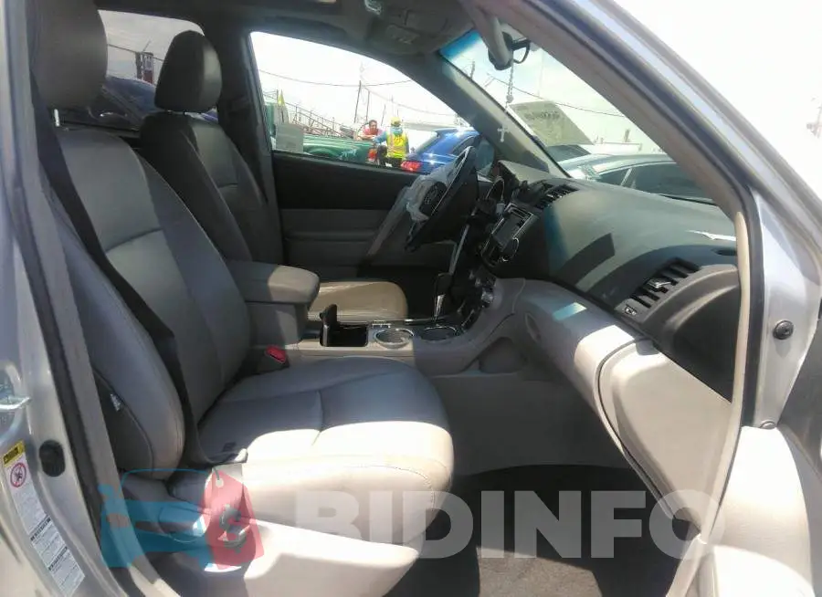 5TDBK3EH5DS220532 Photo# 5