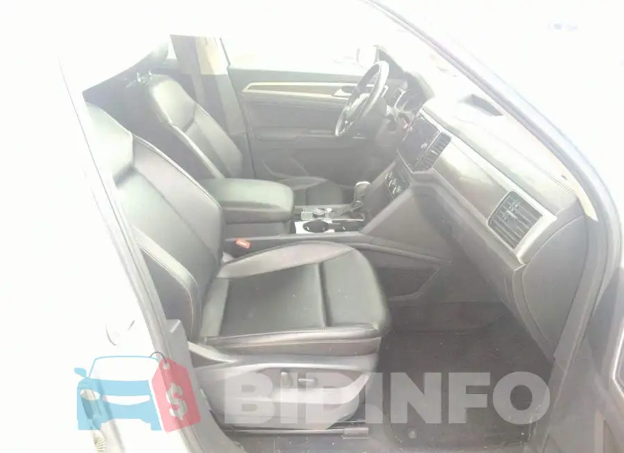 1V2MR2CA2JC519721 Photo# 5