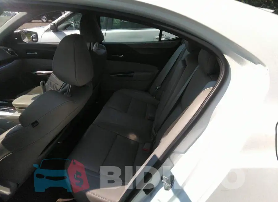 19UUB1F3XHA010531 Photo# 8