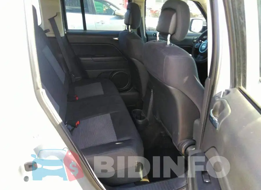 1C4NJRBB9DD279257 Photo# 8
